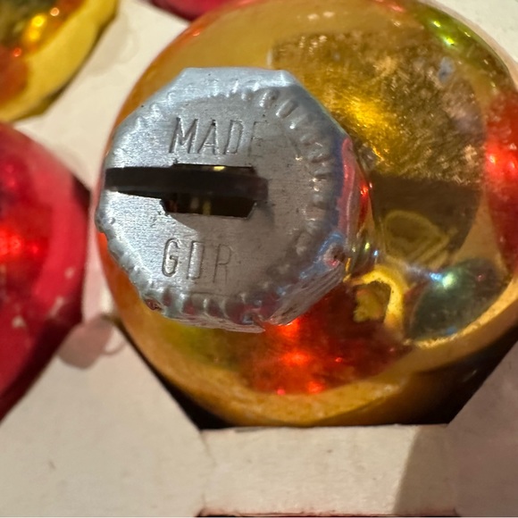 Box of 12 Vintage Christmas Glass Ornaments - Picture 9 of 16